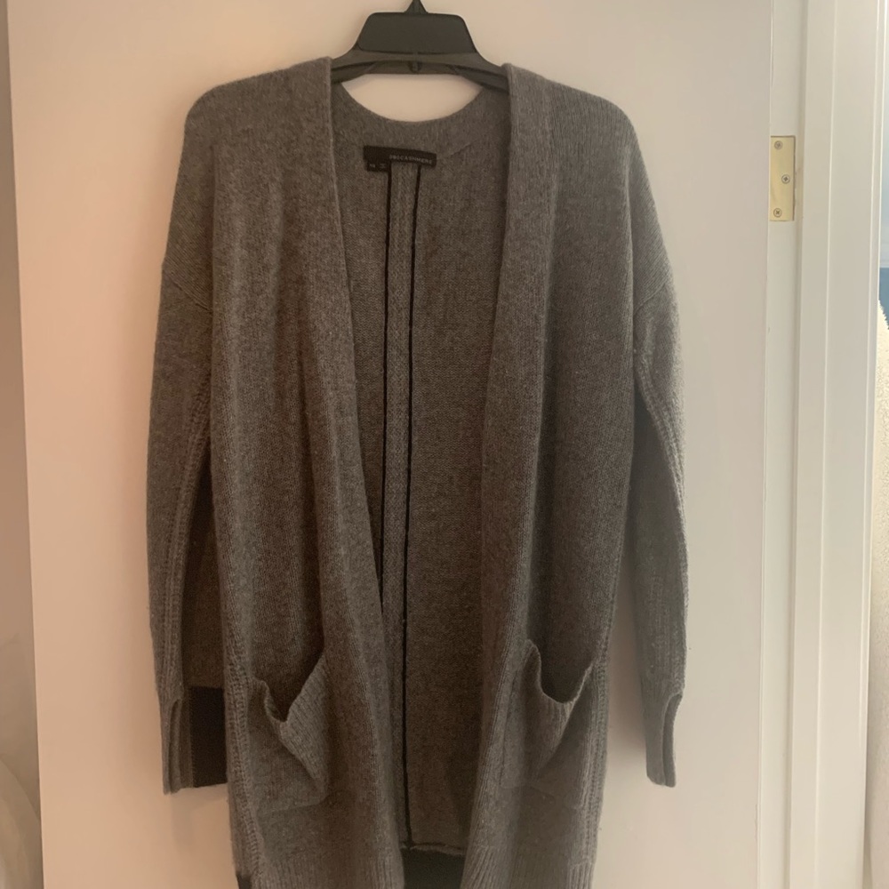 360 100% Cashmere Open Cardigan grey with black borders